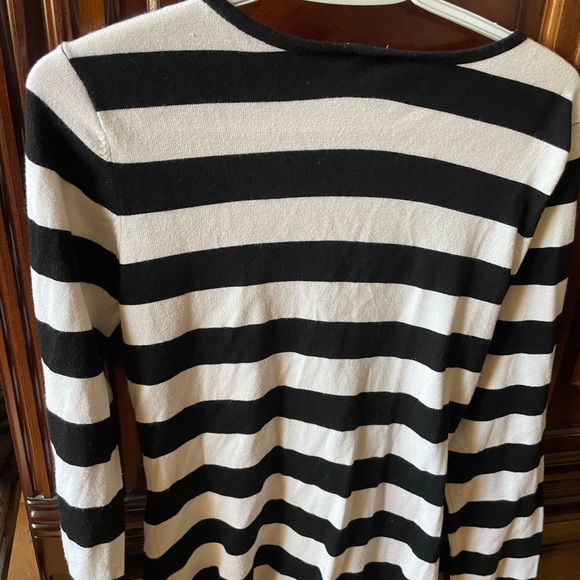 Guess XL new without tags beautiful mint condition top - Picture 3 of 3